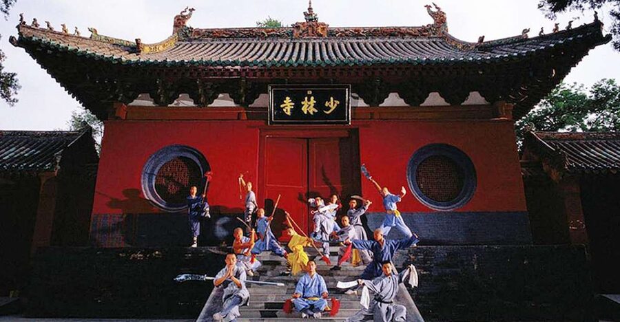 Zhengzhou: Private Tour to Shaolin Temple & Longmen Grottoes - The Shaolin theatre Kungfu performance, plus an easy lunch plan